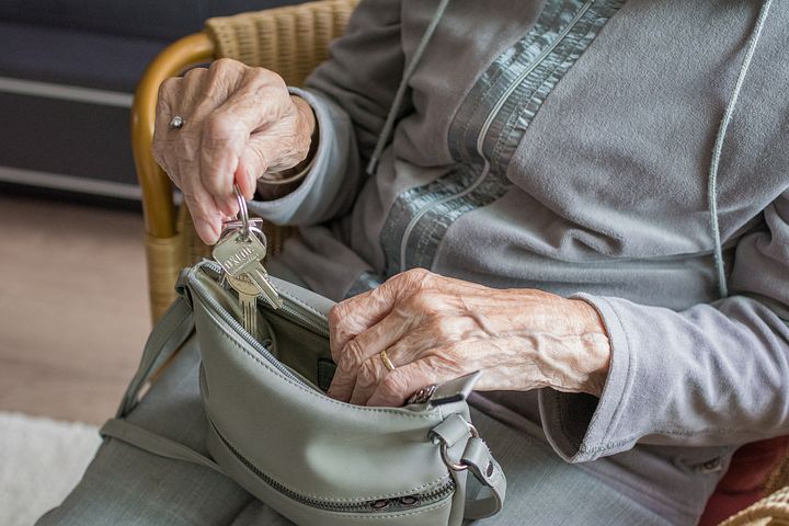 Opieka nad osobami starszymi – komfortowe życie